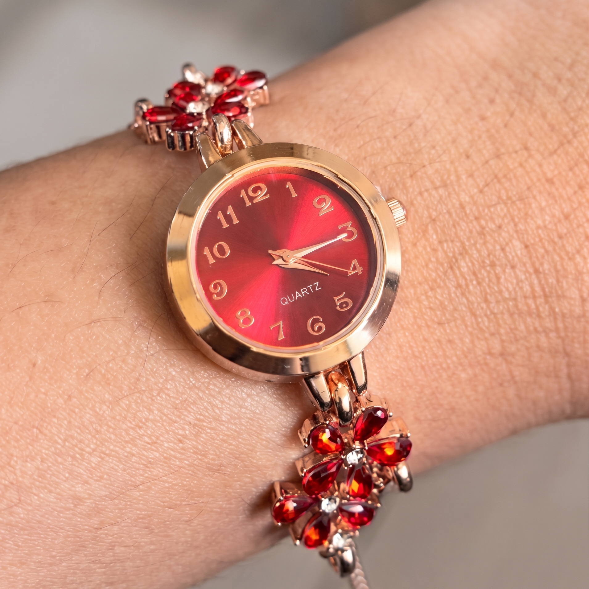 ساعة يد فاخرة